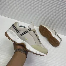 Кроссовки Nike Air Humara LX WMNS Bone