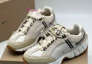 Женские кроссовки Nike Jacquemus Air Humara LX бежевые