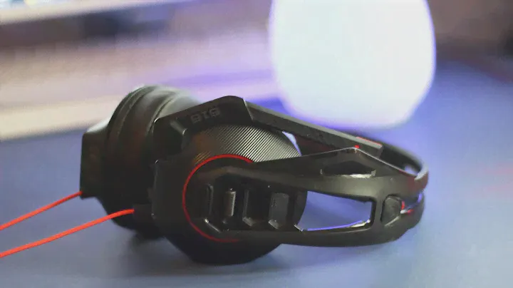 Хорошая игровая гарнитура Plantronics RIG 515 HD Lava