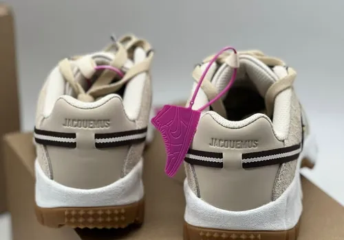 Женские кроссовки Nike Jacquemus Air Humara LX бежевые-0